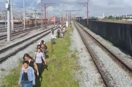 Passageiros relatam fogo em vagão da Linha 12 – Safira; CPTM nega princípio de incêndio
